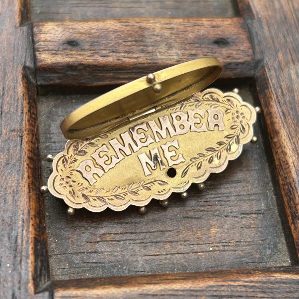 Beautiful Victorian remember me brooch