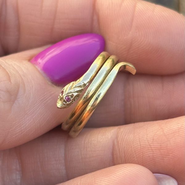 Beautiful 14ct ruby eyed snake ring