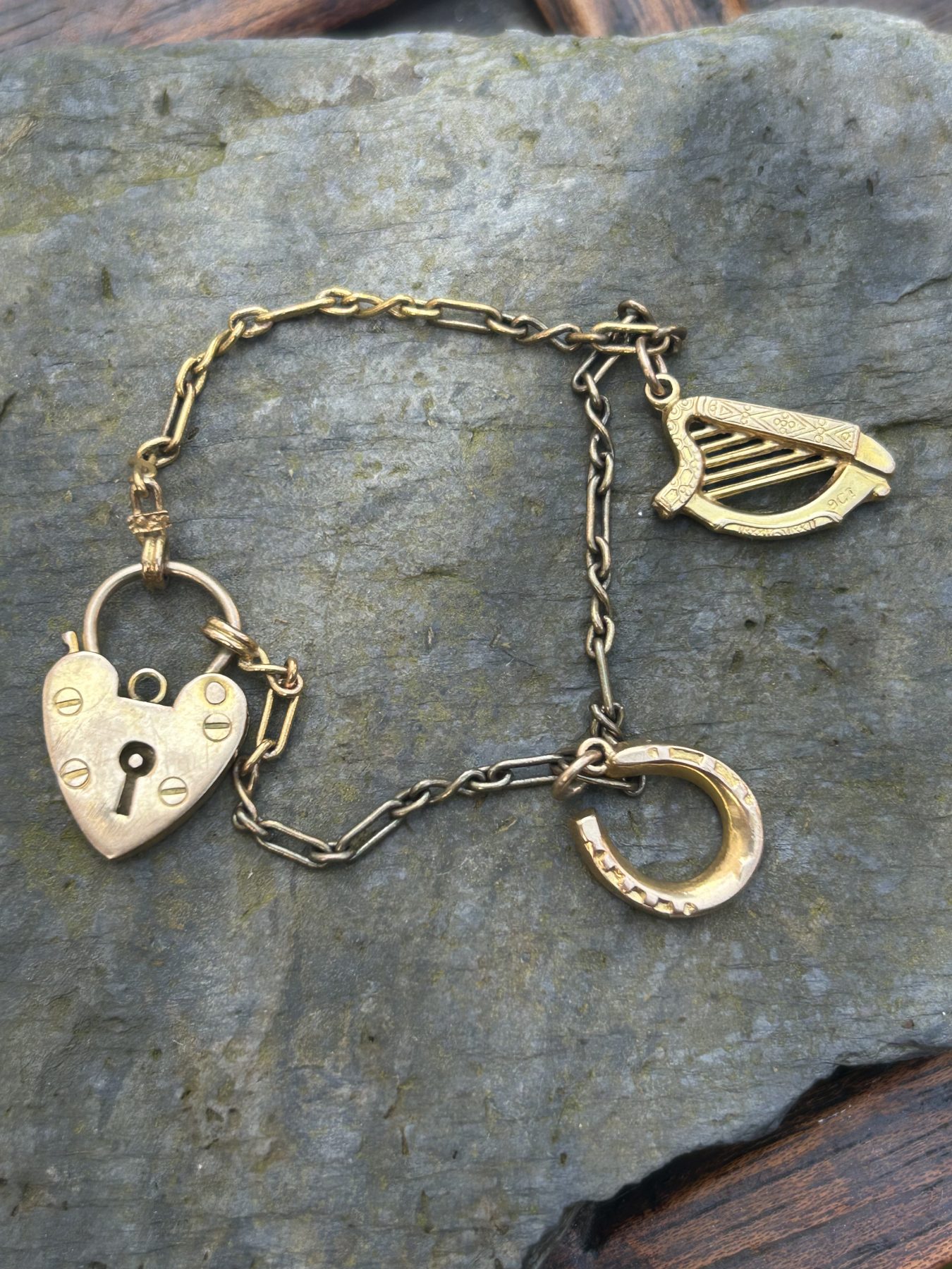 Antique trio of 9ct gold charms - Image 12