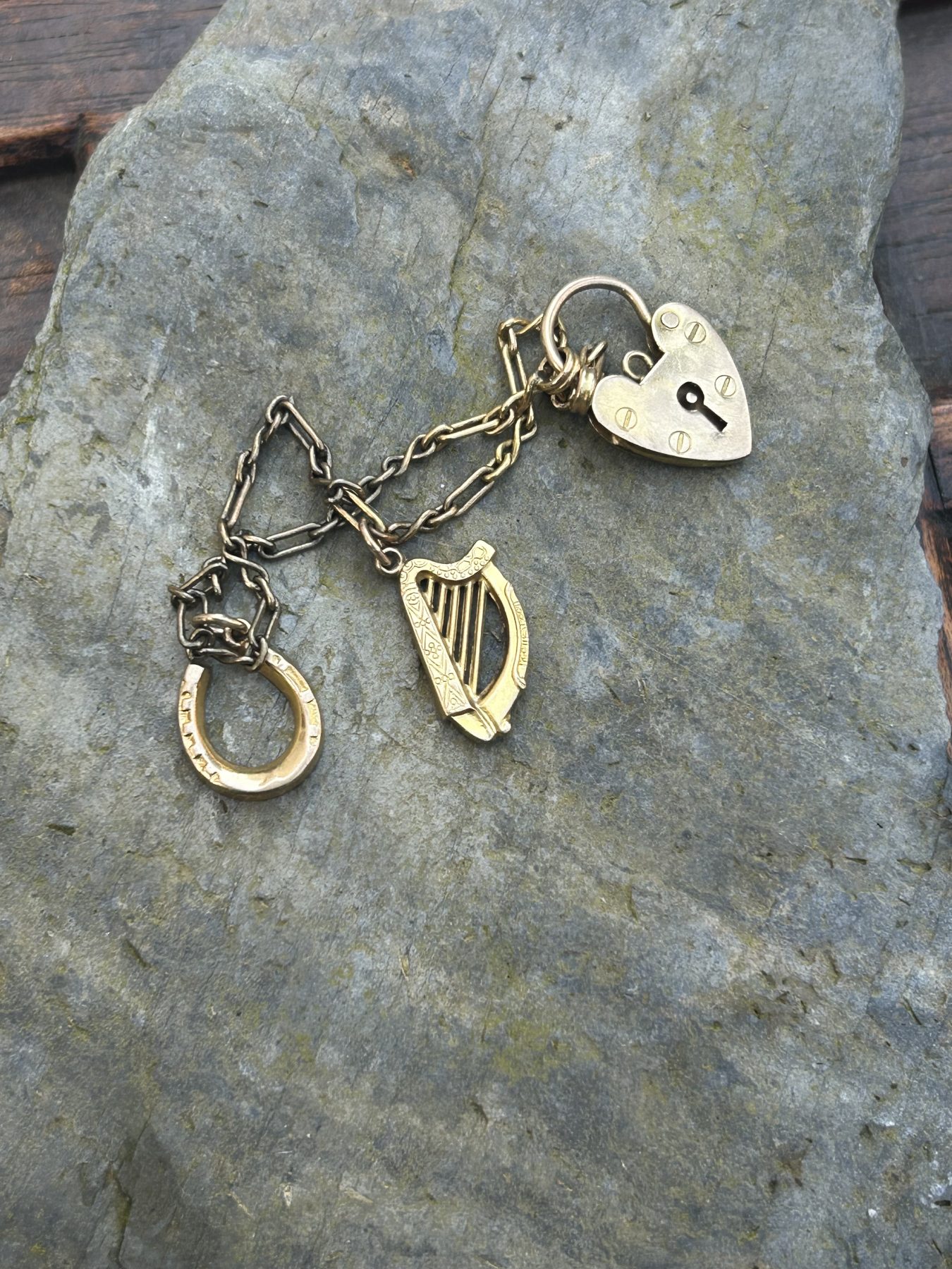 Antique trio of 9ct gold charms - Image 3